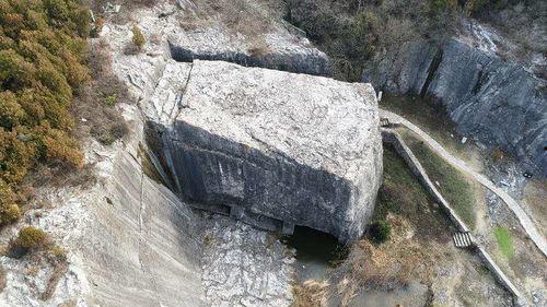 坟头村巨石之谜